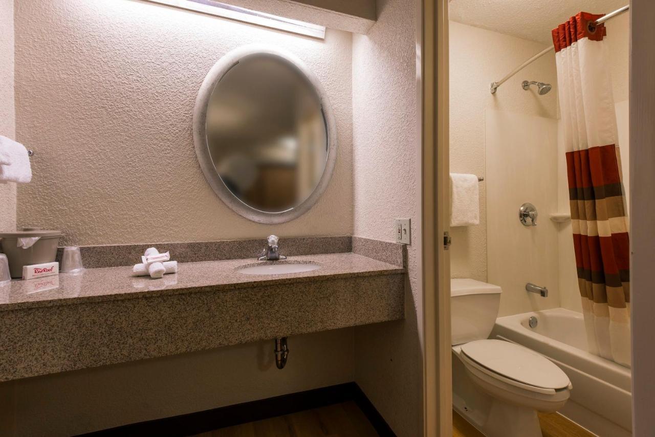 Red Roof Inn Huntington Barboursville Εξωτερικό φωτογραφία